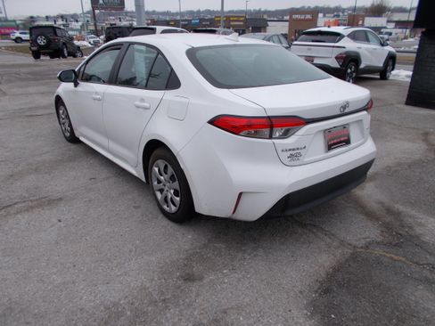 Used 2023 Toyota Corolla LE image 7