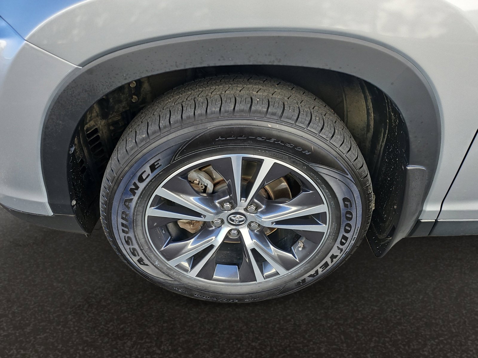 Used 2019 Toyota Highlander Plus AWD/4WD image 38