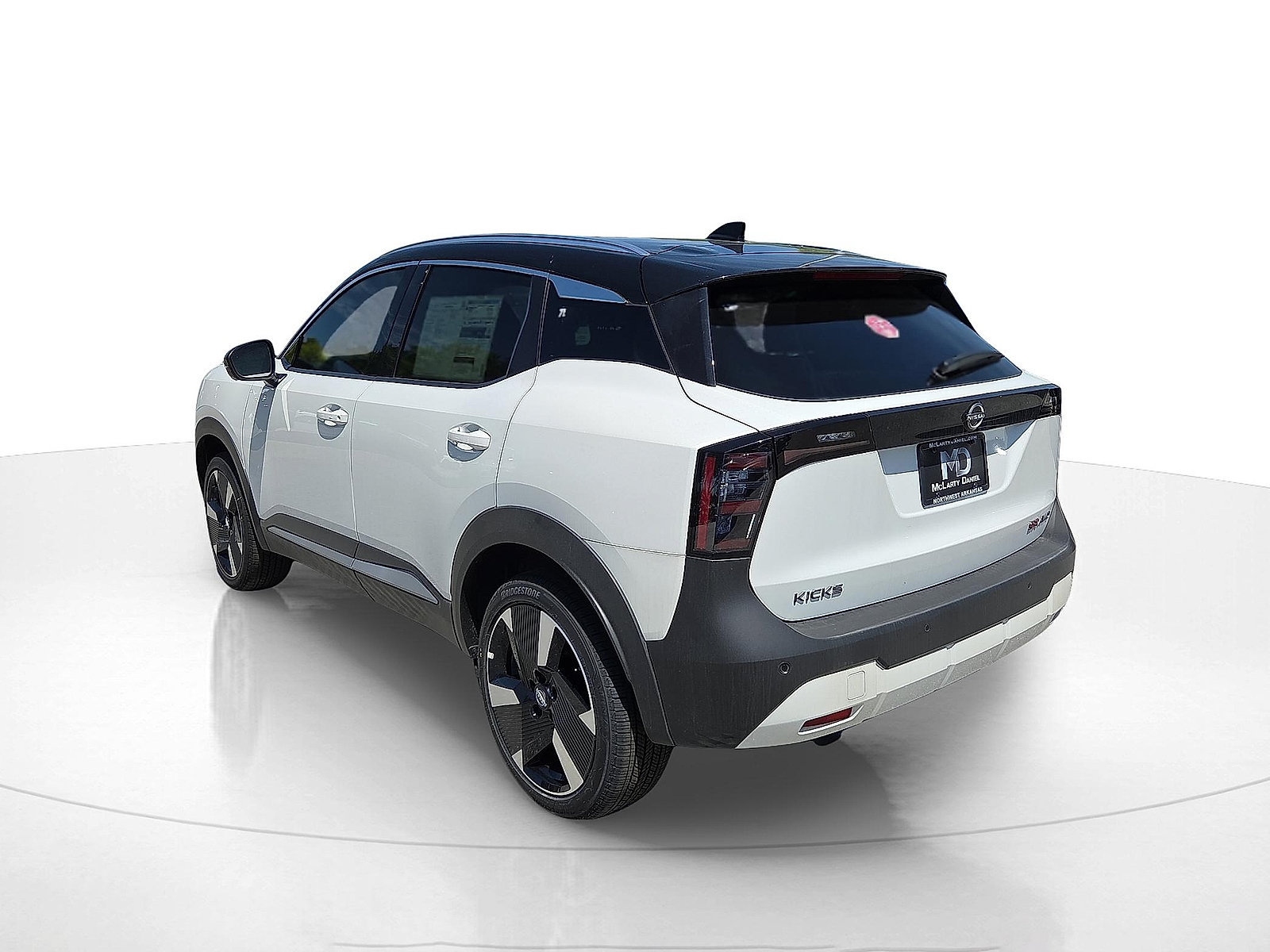 Used 2025 Nissan Kicks SR AWD/4WD image 29