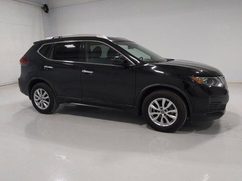 Used 2020 Nissan Rogue SV image 11