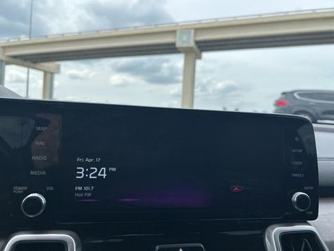 Used 2022 Kia Sorento EX w/ Panoramic Sunroof Package FWD image 23
