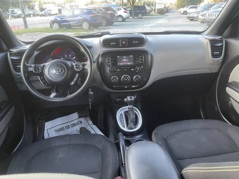 Used 2016 Kia Soul + FWD image 20