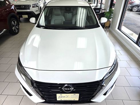 Used 2023 Nissan Altima 2.5 SV AWD/4WD image 4