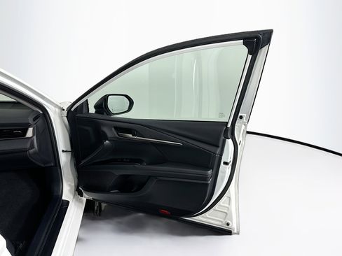 Used 2025 Toyota Camry LE image 32