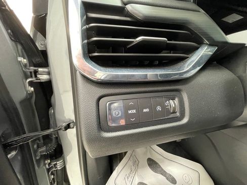 Used 2025 GMC Acadia Elevation image 15