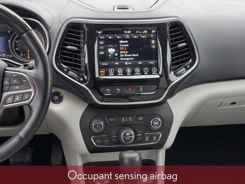 Used 2019 Jeep Cherokee Overland w/ Technology Group image 38