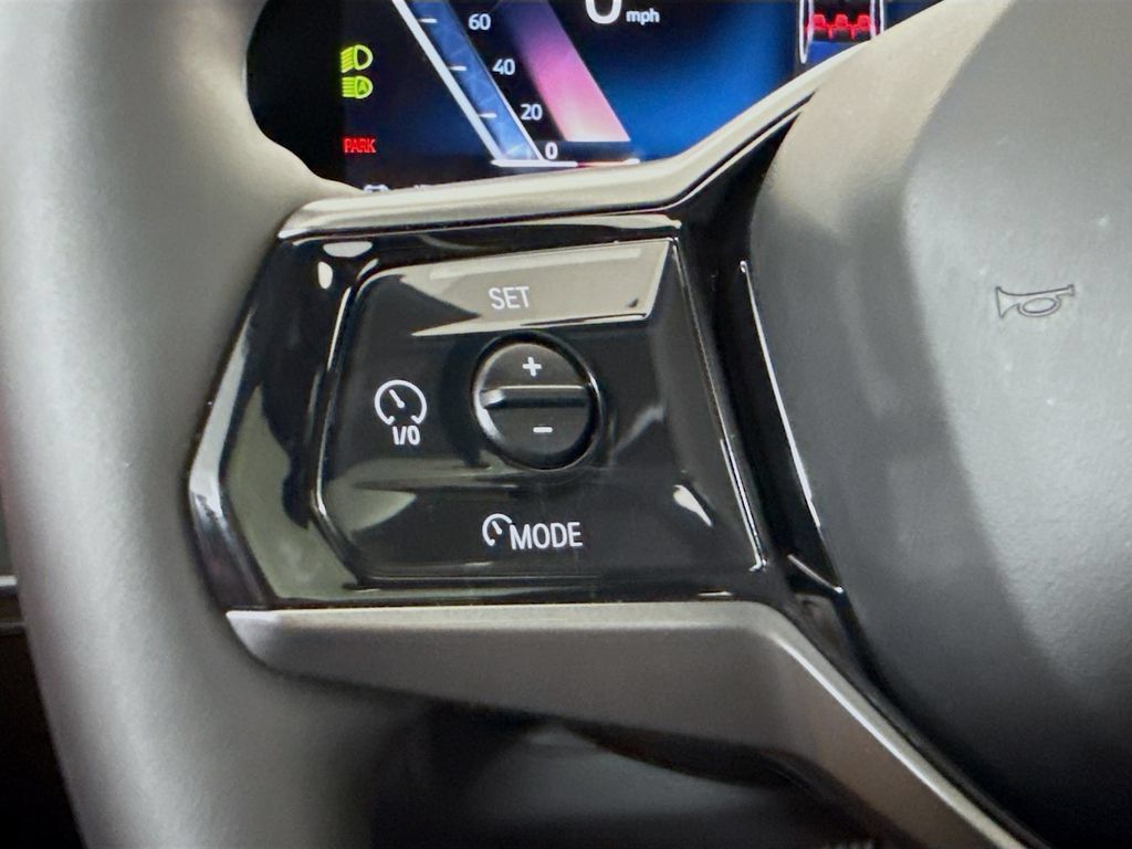 Used 2025 BMW i5 eDrive40i w/ Premium Package RWD image 11