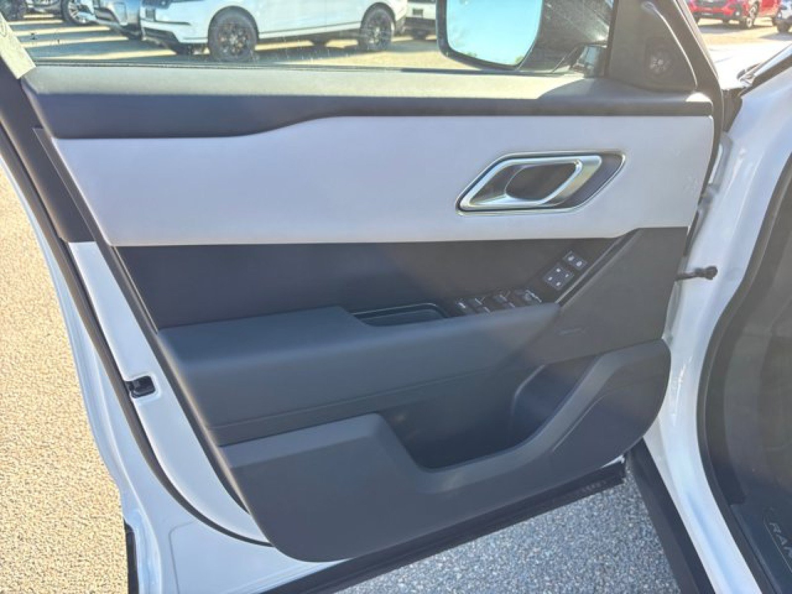 New 2026 Land Rover Range Rover Velar Dynamic SE AWD/4WD image 21