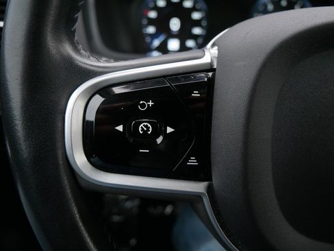 Used 2020 Volvo XC90 T5 Momentum image 31