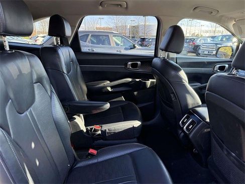 Used 2025 Kia Sorento EX image 16