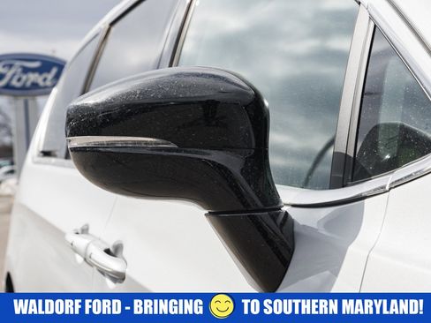 Used 2024 Chrysler Pacifica Touring-L image 16