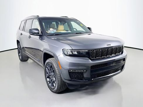 Used 2025 Jeep Grand Cherokee L Summit AWD/4WD image 3