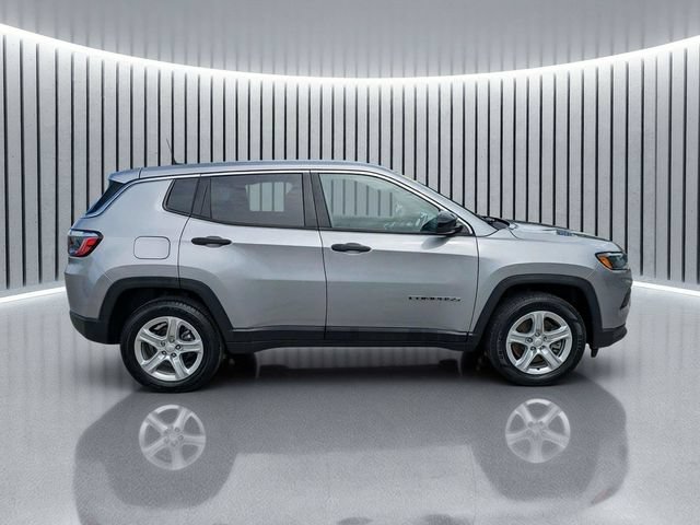 Used 2023 Jeep Compass Sport AWD/4WD image 3