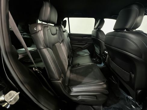 Used 2024 Jeep Grand Cherokee L Laredo AWD/4WD image 19