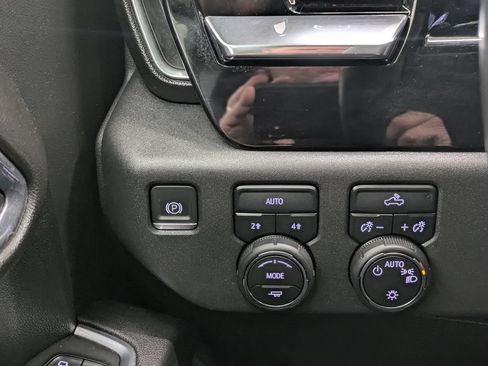 Used 2023 Chevrolet Silverado 1500 LT AWD/4WD image 34