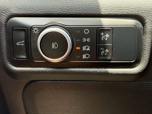 Used 2023 Ford Explorer XLT w/ Equipment Group 202A RWD image 30