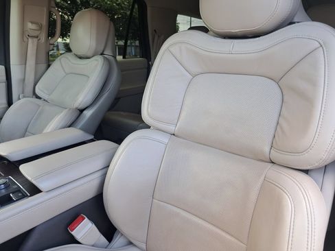 Used 2021 Lincoln Navigator Reserve w/ Luxury Package RWD image 18