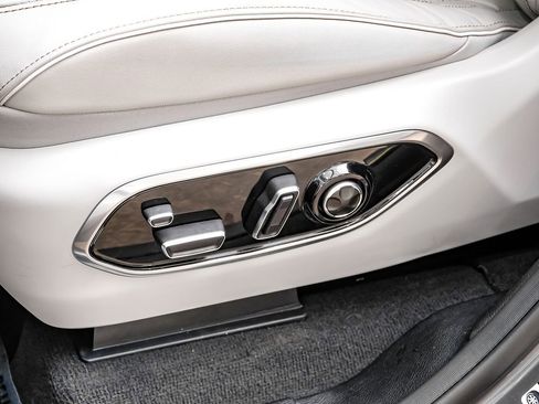 Used 2022 Jeep Grand Cherokee Overland w/ Luxury Tech Group IV image 29