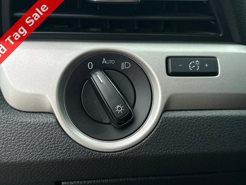 Certified 2022 Volkswagen Passat 2.0T SE image 28