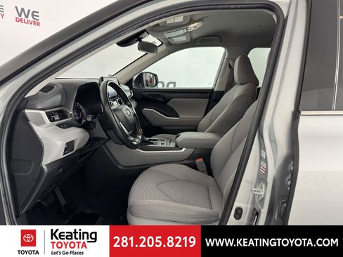 Used 2022 Toyota Highlander LE image 16