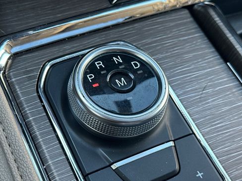 Used 2024 Ford Expedition Limited image 34