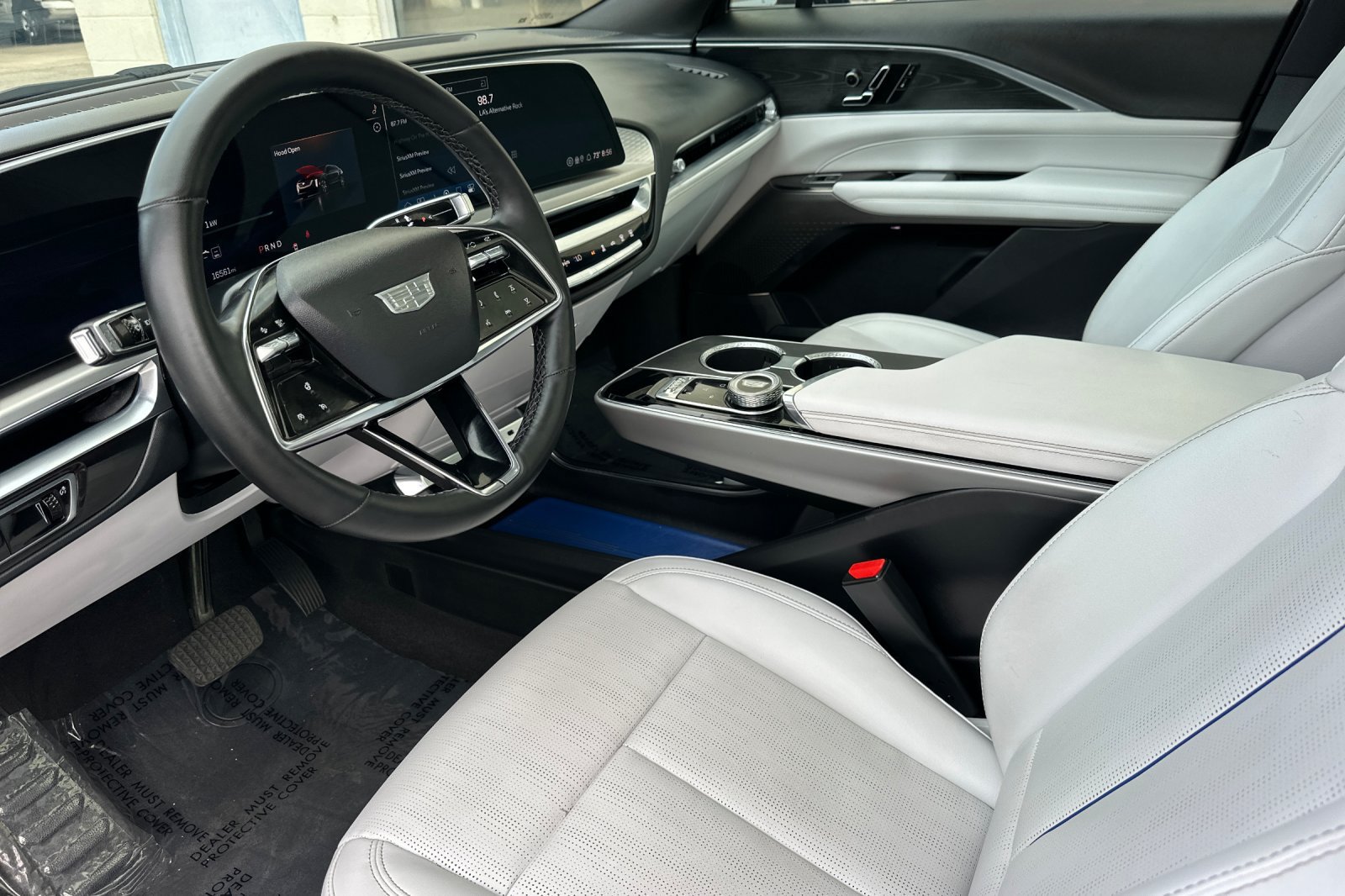 Certified 2024 Cadillac Lyriq Luxury RWD image 10