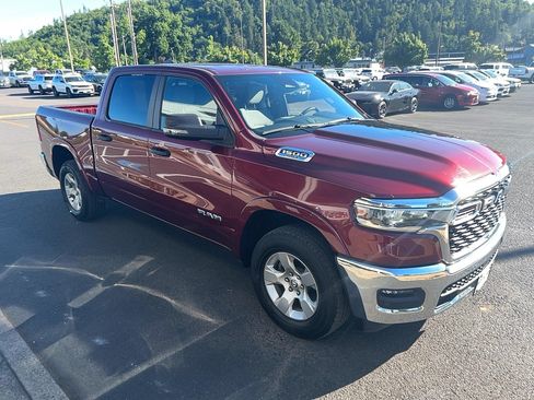 Used 2025 RAM 1500 Big Horn AWD/4WD image 2