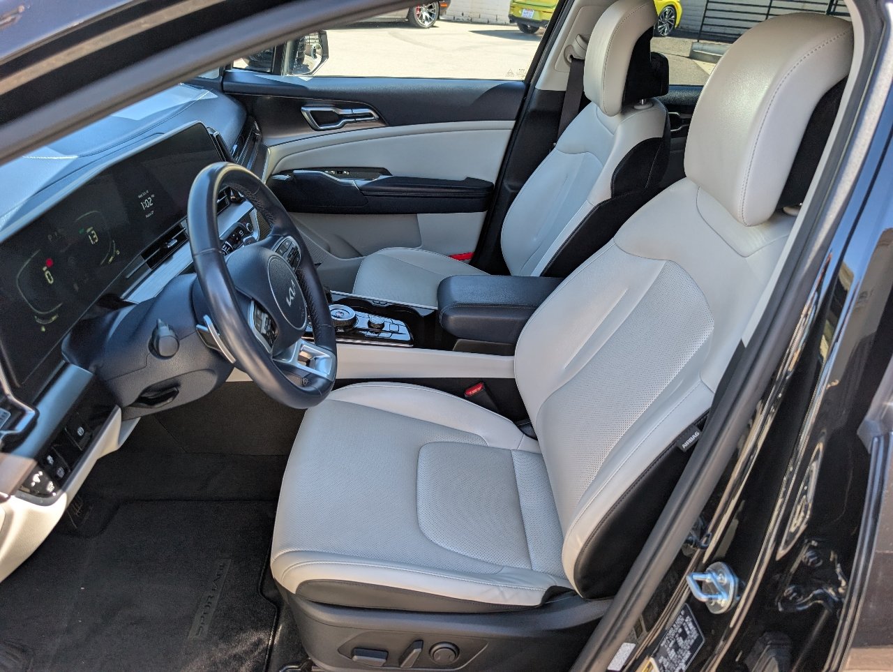 Used 2024 Kia Sportage EX w/ EX Premium Package AWD/4WD image 2