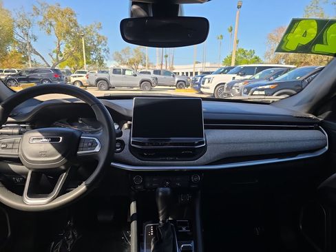 Used 2024 Jeep Compass Latitude image 12