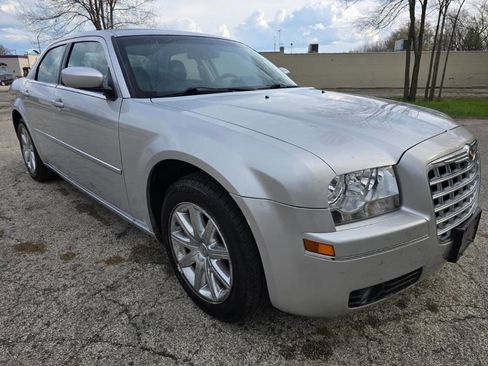 Used 2009 Chrysler 300 Touring image 3