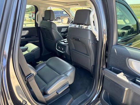 Used 2025 Ford Expedition Active AWD/4WD image 13