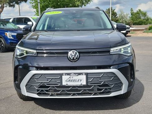 Used 2025 Volkswagen Taos SE AWD/4WD image 5