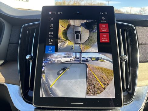 Used 2025 Volvo XC90 B6 Plus image 25