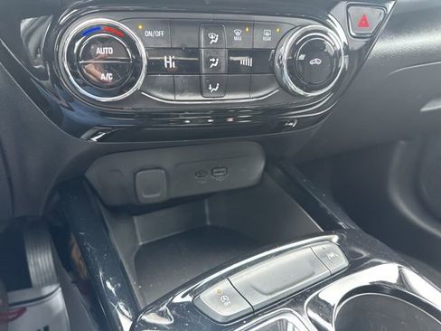 Used 2025 Chevrolet Trax LT image 49