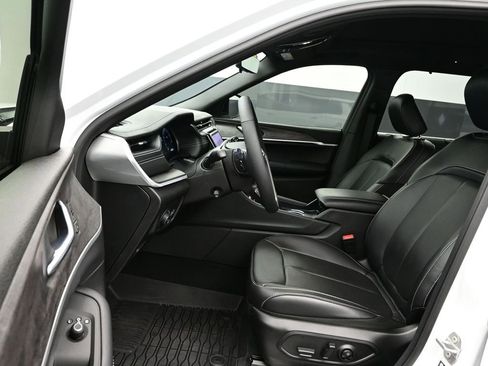 Used 2025 Jeep Grand Cherokee L Limited w/ Luxury Tech Group II image 13