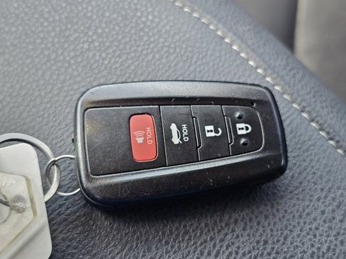 Used 2022 Toyota Camry XSE w/ Navigation Package FWD image 32