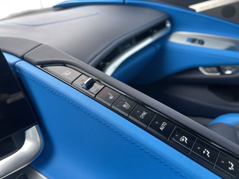 Used 2022 Chevrolet Corvette Stingray Premium Conv w/ Z51 Performance Package image 25