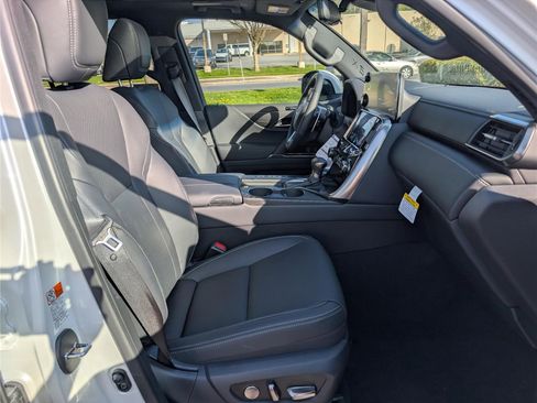 New 2026 Lexus LX 600 4WD w/ Luxury Package image 7