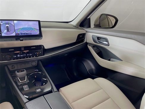 Used 2025 Nissan Rogue SL w/ Tech Package image 25