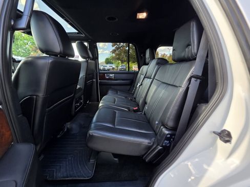 Used 2016 Lincoln Navigator Select RWD image 12