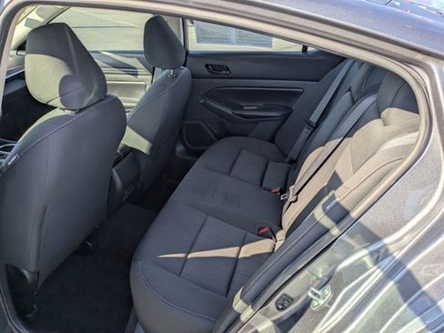 Used 2024 Nissan Altima 2.5 SV image 14