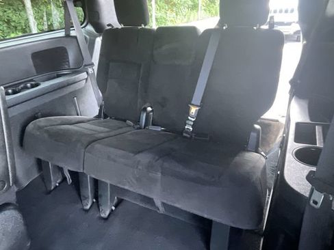 Used 2016 Dodge Grand Caravan SE FWD image 24