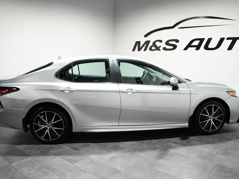 Used 2021 Toyota Camry SE w/ Carpet Mat Package (TMS) image 11