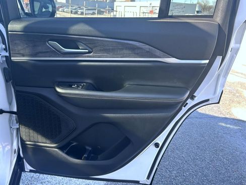 Used 2023 Jeep Grand Cherokee Limited image 20