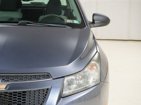 Used 2013 Chevrolet Cruze LS image 10