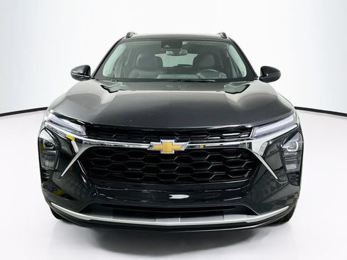 Used 2025 Chevrolet Trax LT w/ LT Convenience Package FWD image 5