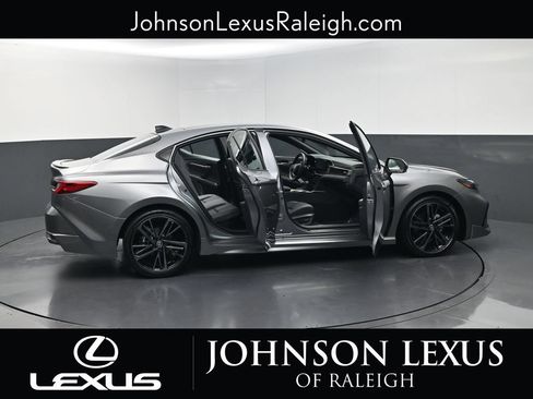Used 2025 Toyota Camry XSE FWD image 33