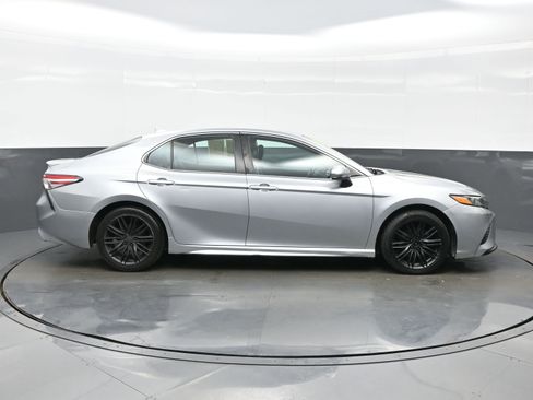 Used 2020 Toyota Camry SE FWD image 7