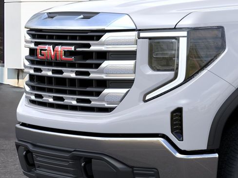 New 2026 GMC Sierra 1500 SLE image 13