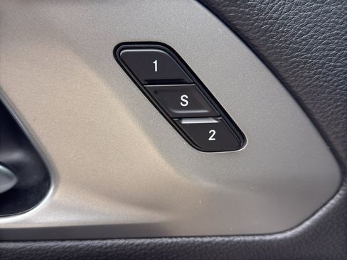 Used 2025 Chrysler Pacifica Select FWD image 10